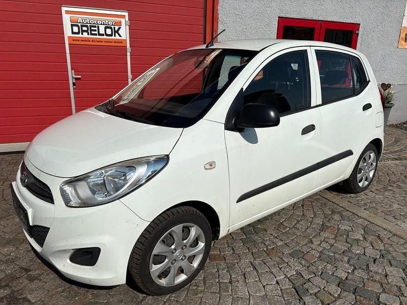 Gebraucht Hyundai i10 Edition 69 PS (50 kW) 2013 Weiß Kleinwagen