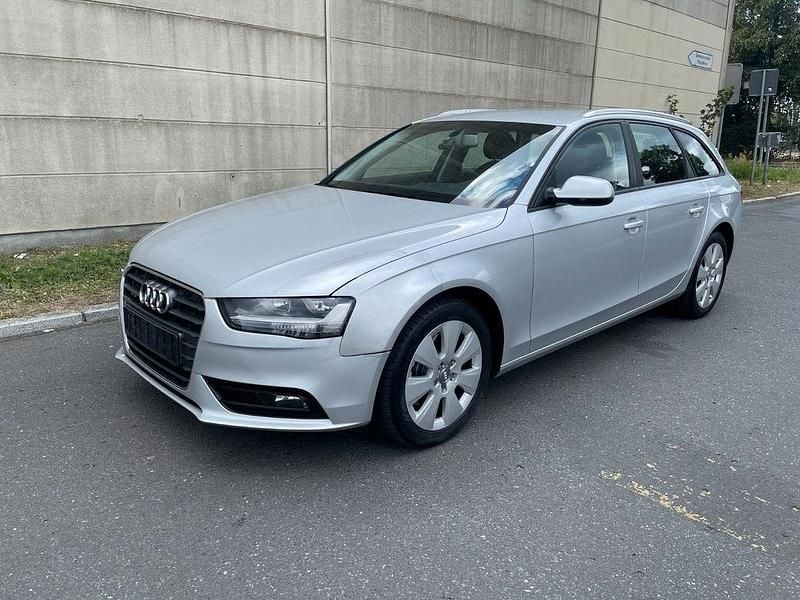 Silber Gebraucht 2013 Audi A4 Attraction Kombi | 5.999 € (Superpreis) - Bild 1/4