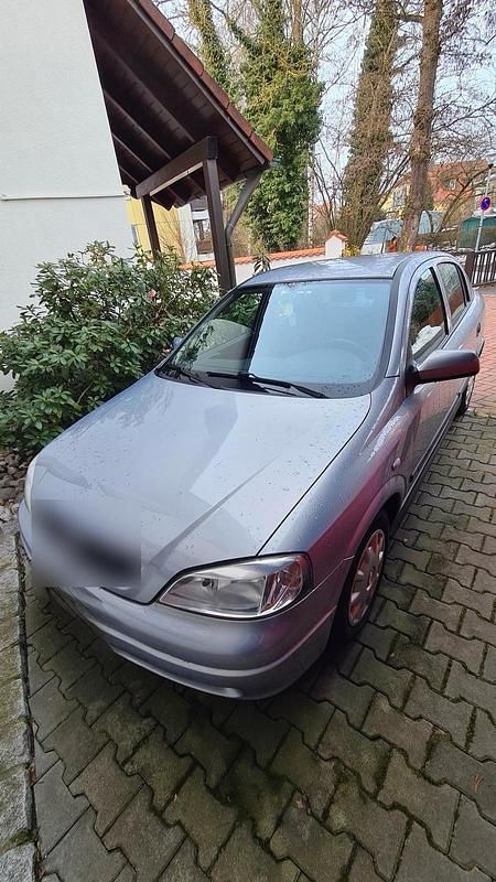 Gebraucht Opel Astra 90 PS (66 kW) 2000 Silber Limousine