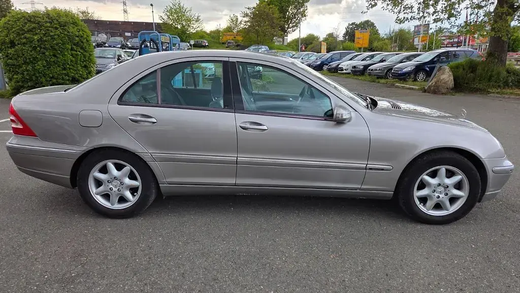 Gebraucht Mercedes C240 Avantgarde 170 PS (125 kW) 2003 Beige Limousine