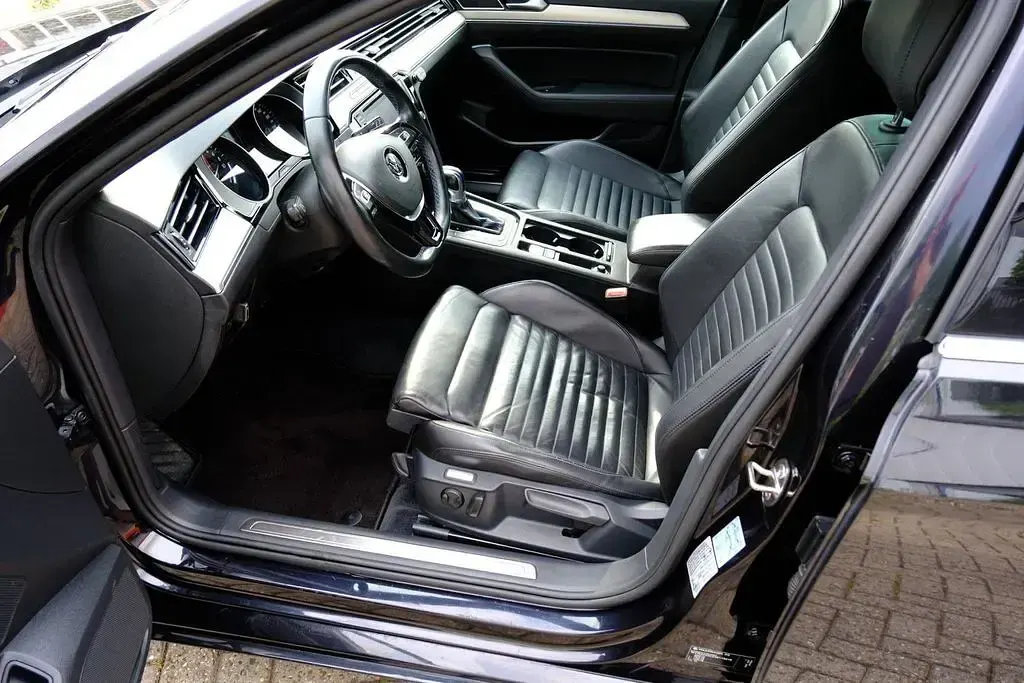 Gebraucht VW Passat Highline 156 PS (114 kW) 2015 Schwarz Kombi