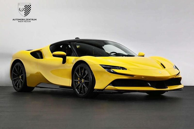 Gebraucht Ferrari SF90 1001 PS (736 kW) 2024 Giallo modena Coupé