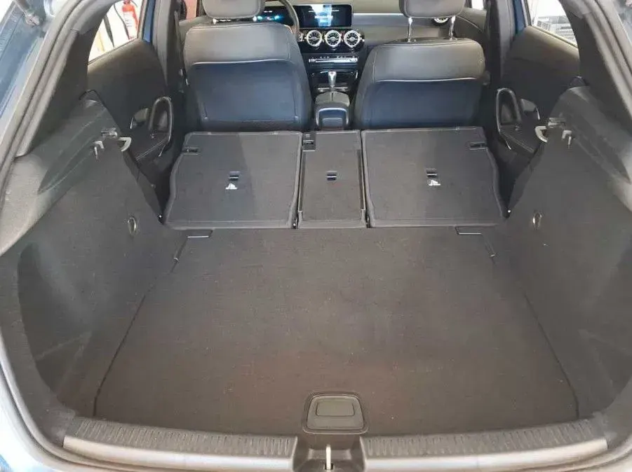 Gebraucht Mercedes A200 Night 150 PS (110 kW) 2022 Blau Limousine