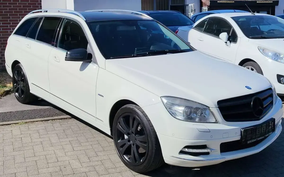 Gebraucht Mercedes C250 204 PS (150 kW) 2010 Calcitweiss  unilack Kombi