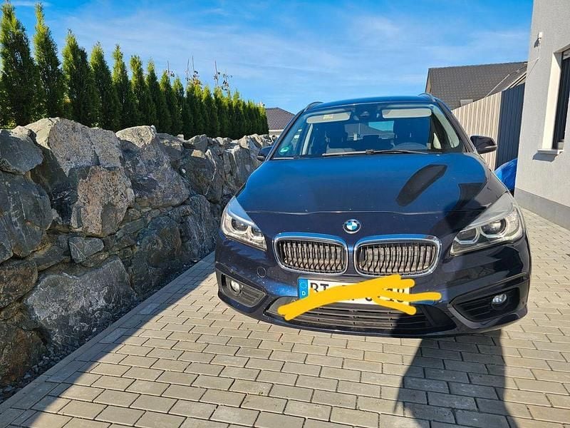 Blau Gebraucht 2016 BMW 218 Gran Tourer Advantage Van / Kleinbus | 12.500 € (Guter Preis) - Bild 1/2