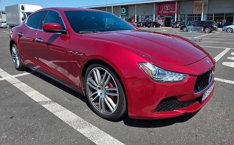 Gebraucht Maserati Ghibli 409 PS (300 kW) 2015 Rot Limousine