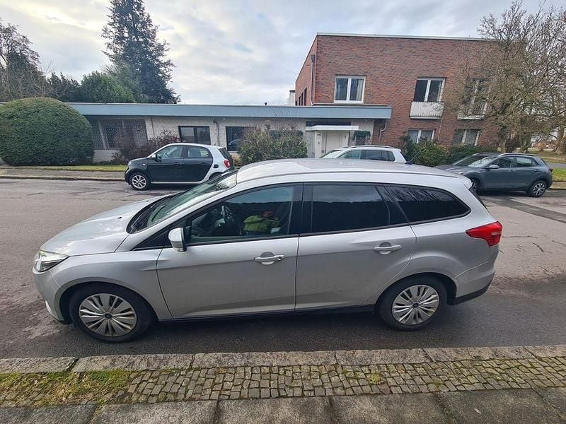 Gebraucht Ford Focus 120 PS (88 kW) 2017 Silber Limousine