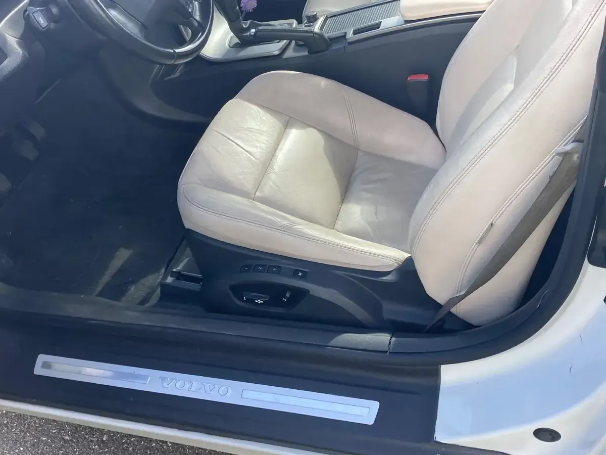 Gebraucht Volvo C70 150 PS (110 kW) 2011 Weiß Cabrio