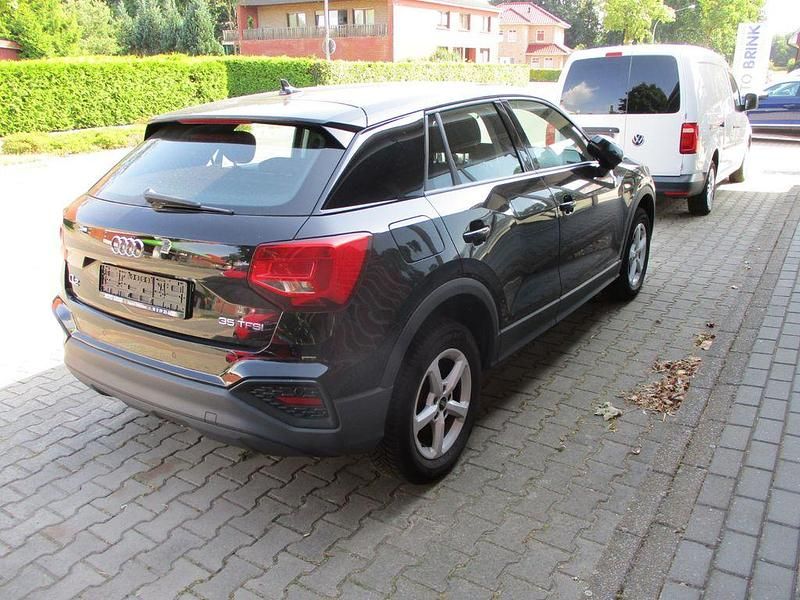Gebraucht Audi Q2 Basis 150 PS (110 kW) 2022 Brillantschwarz SUV