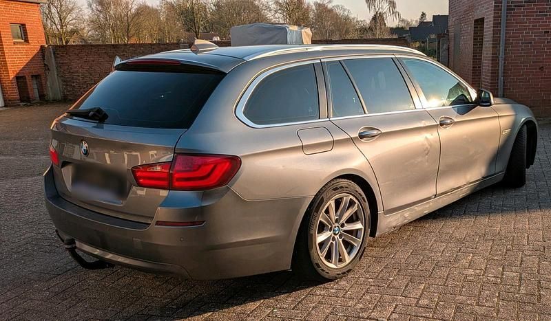 Gebraucht BMW 520 184 PS (135 kW) 2012 Grau Kombi