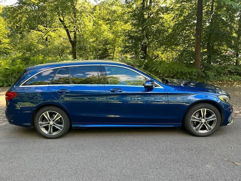 Blau Gebraucht 2016 Mercedes C200 AMG Kombi | 20.900 € (Fairer Preis) - Bild 1/4