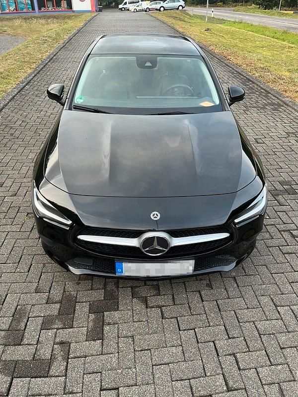 Gebraucht Mercedes CLA200 Night 150 PS (110 kW) 2020 Schwarz Coupé