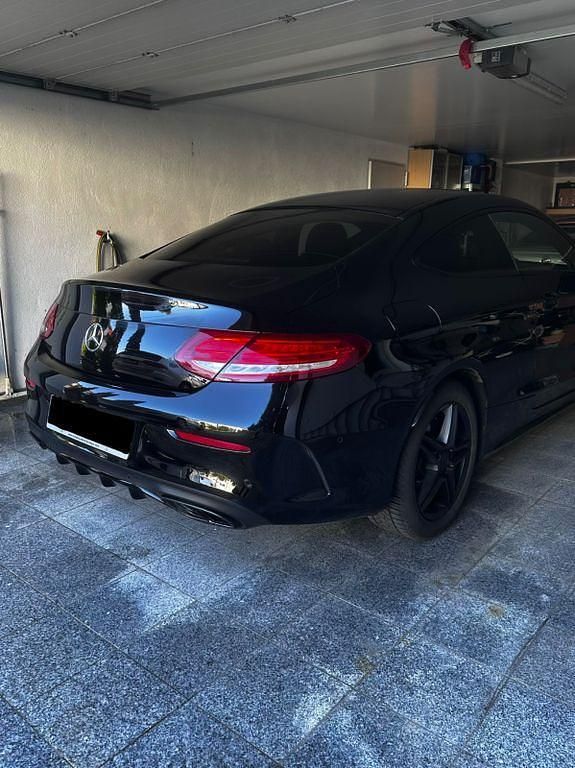 Gebraucht Mercedes C200 AMG 184 PS (135 kW) 2018 Schwarz Coupé