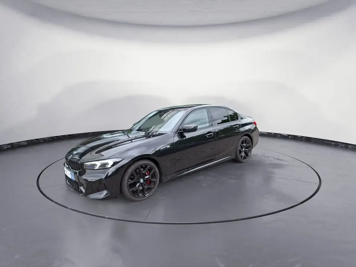 Gebraucht BMW 320 M Sport 190 PS (139 kW) 2025 Saphirschwarz metallic Limousine