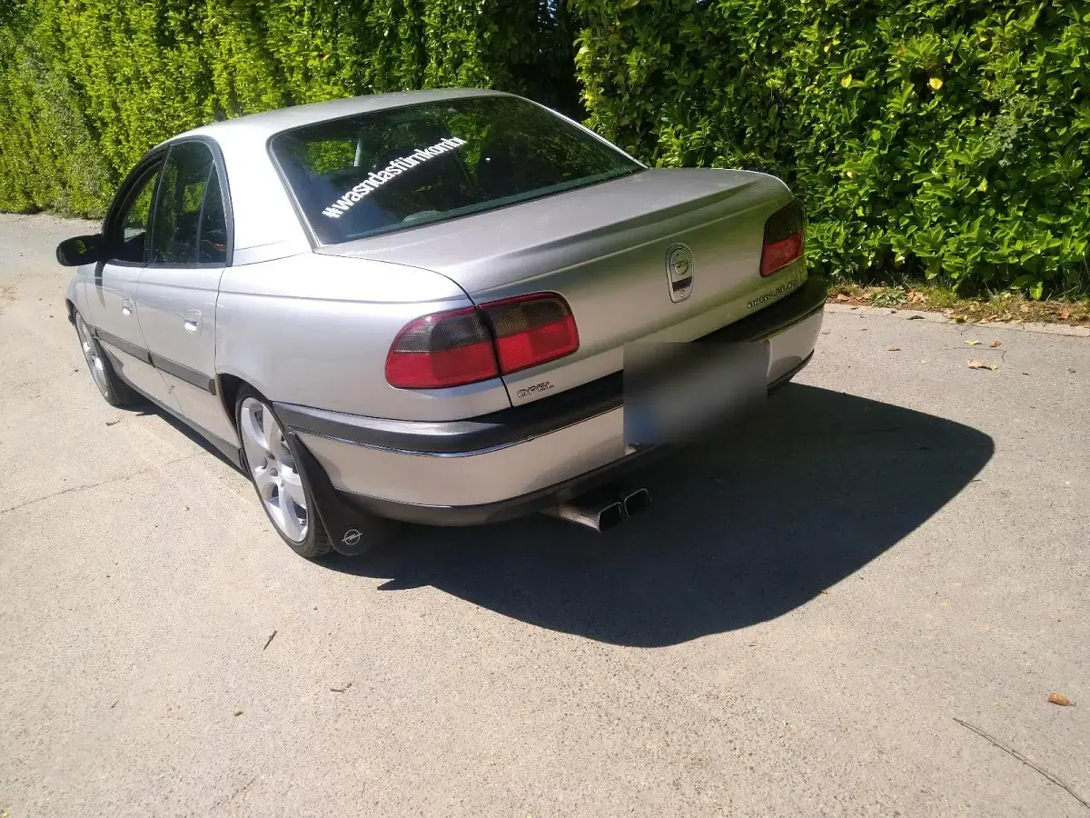 Gebraucht Opel Omega 136 PS (100 kW) 1997 Silber Limousine