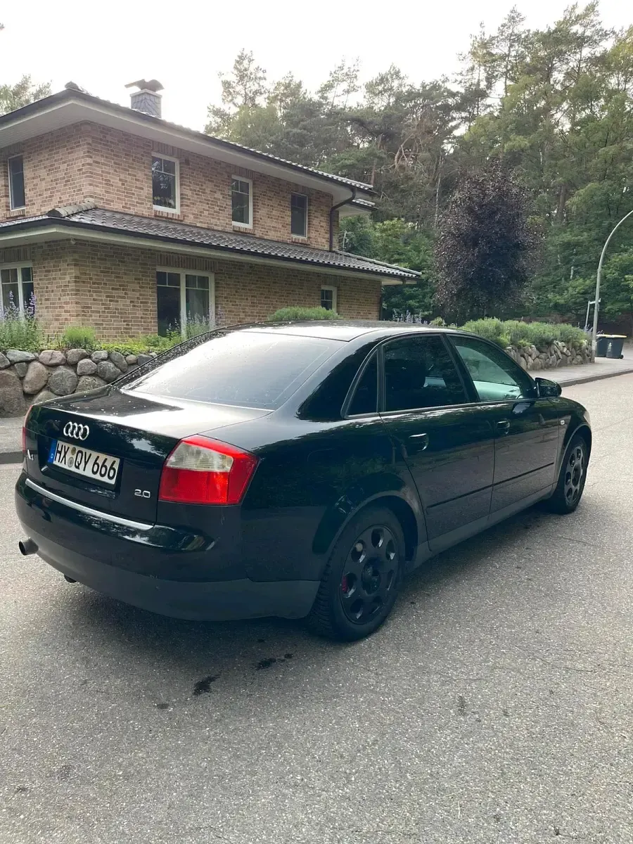 Gebraucht Audi A4 96 PS (70 kW) 2001 Schwarz Kleinwagen
