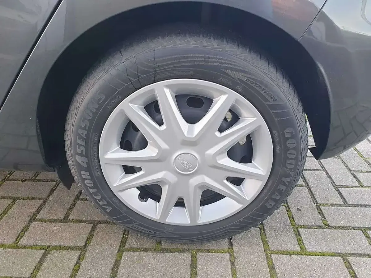 Gebraucht Ford Fiesta Cool & Connect 95 PS (69 kW) 2020 Grau Limousine