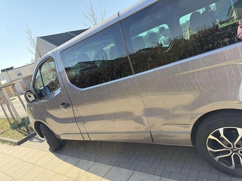 Gebraucht Opel Vivaro 125 PS (91 kW) 2018 Grau Van / Kleinbus