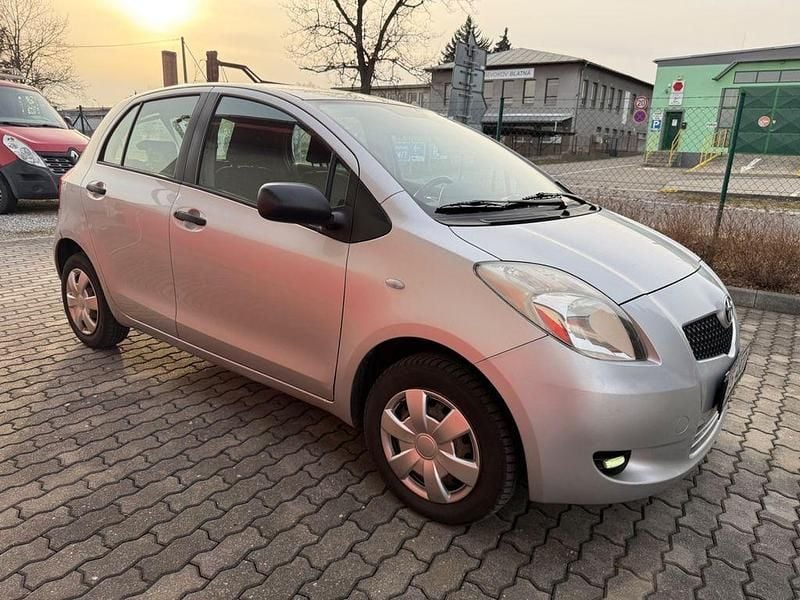 Gebraucht Toyota Yaris 69 PS (50 kW) 2008 Grau Kleinwagen