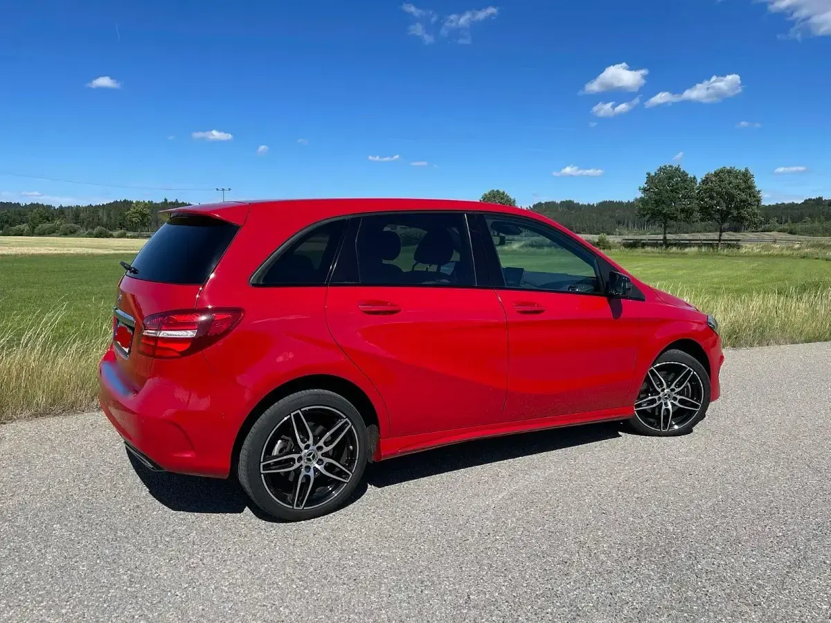 Gebraucht Mercedes B220 AMG line 177 PS (130 kW) 2018 Rot Kleinwagen