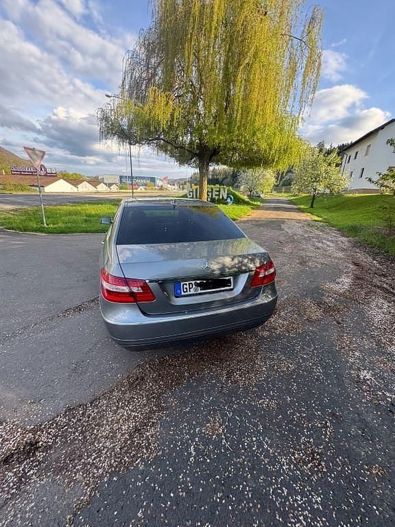 Gebraucht Mercedes E250 Elegance 204 PS (150 kW) 2012 Grau Limousine
