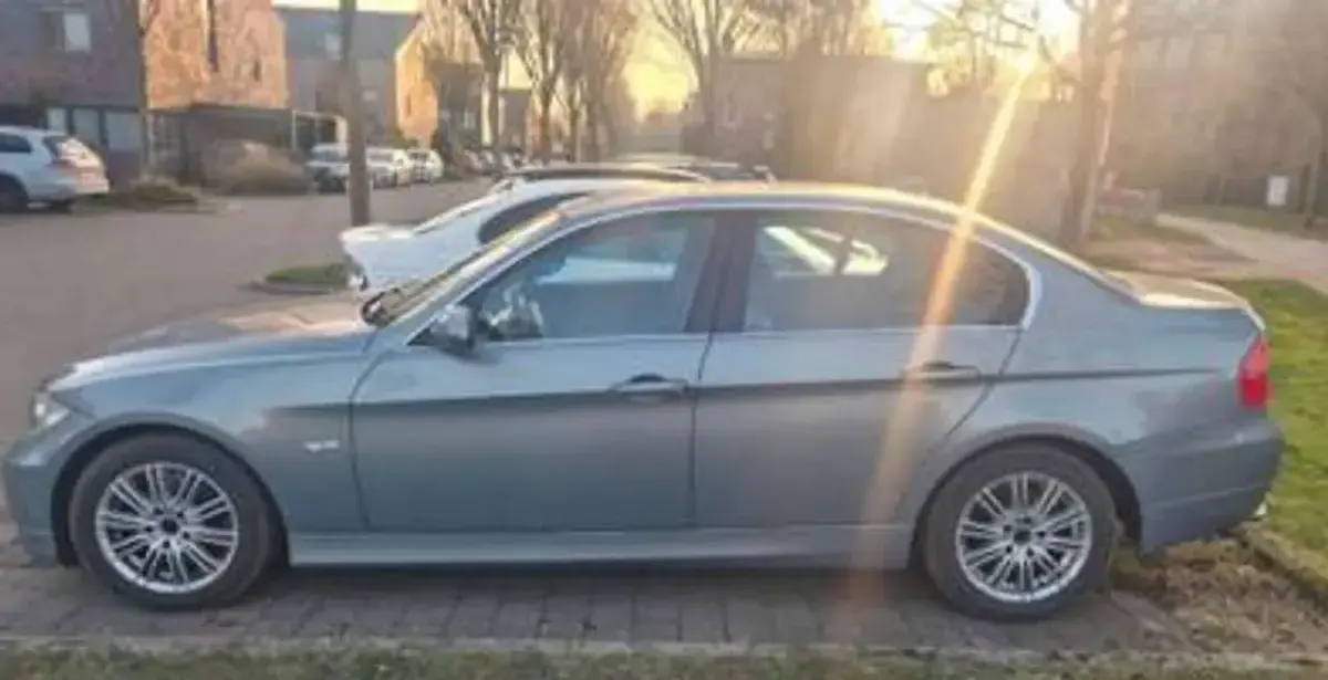 Gebraucht BMW 325 218 PS (160 kW) 2005 Silber Limousine