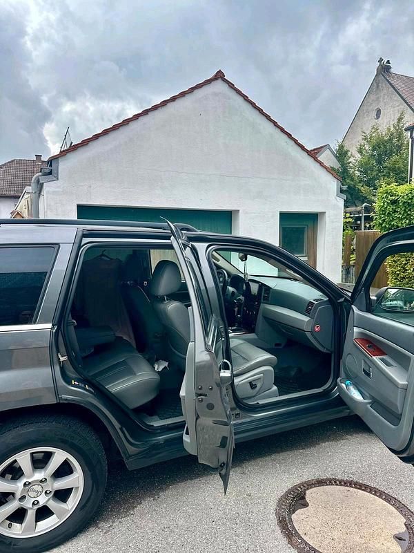 Grau Gebraucht 2005 Jeep Grand Cherokee SUV | 4.800 € (Fairer Preis) - Bild 1/4