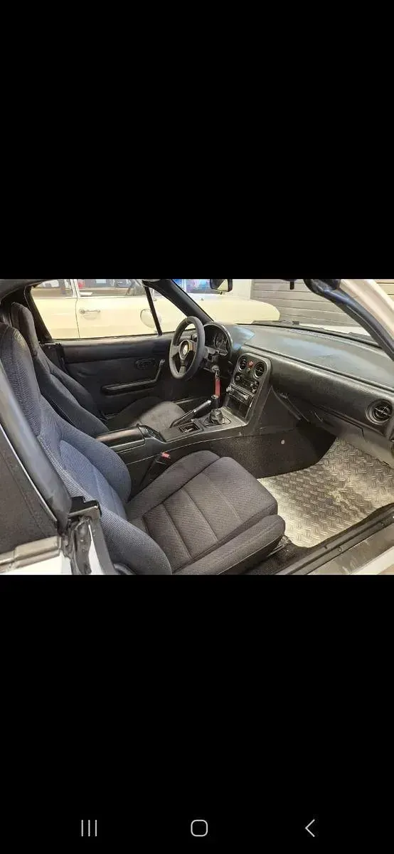 Second-hand Mazda MX5 Edition 116 CP (85 kW) 1993 Alb Cabrio