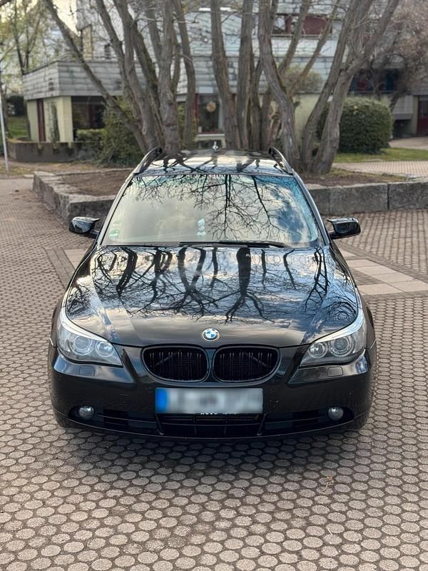 Gebraucht BMW 525 197 PS (144 kW) 2008 Schwarz Kombi