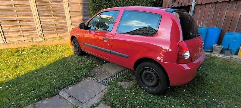 Gebraucht Renault Clio II Campus 58 PS (42 kW) 2011 Rot Kleinwagen