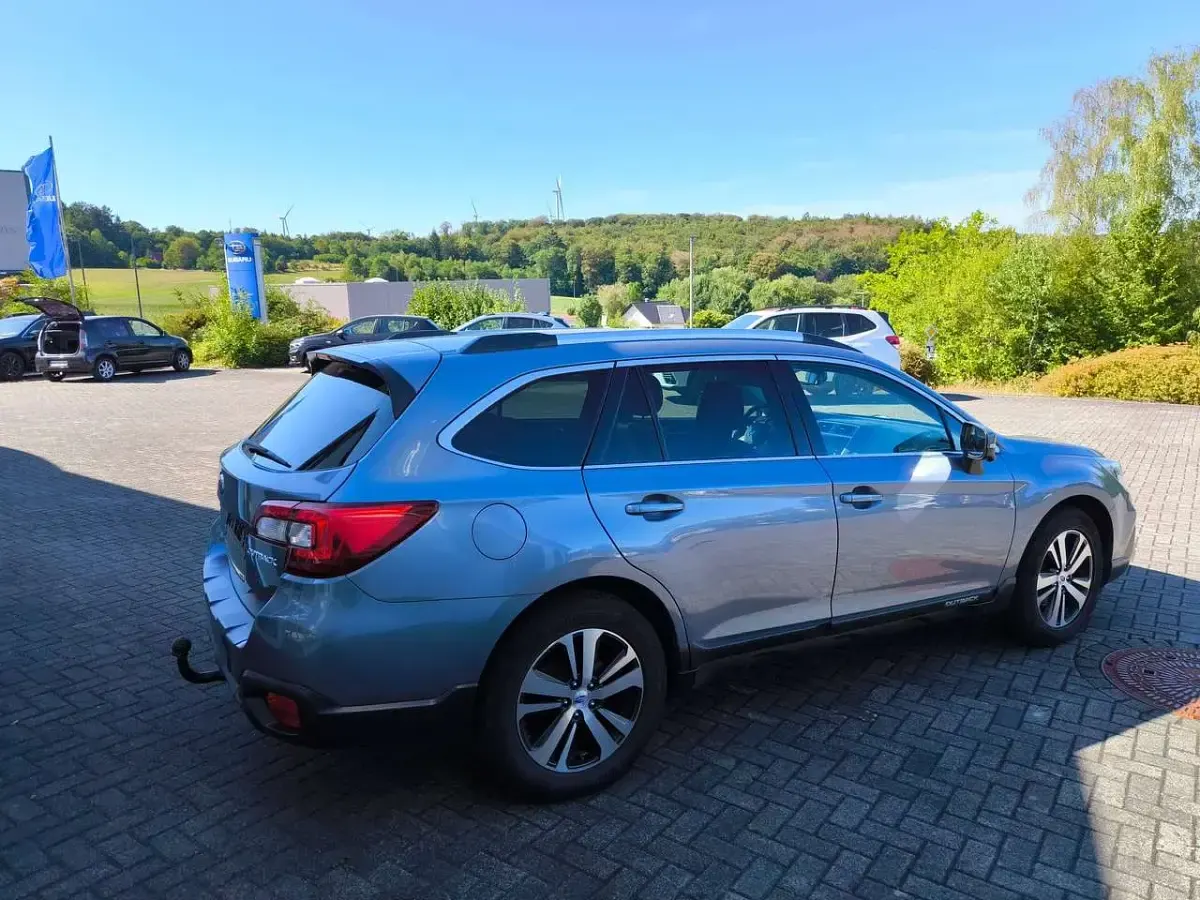 Gebraucht Subaru Outback Sport 175 PS (128 kW) 2018 Platinum gray metallic Kombi