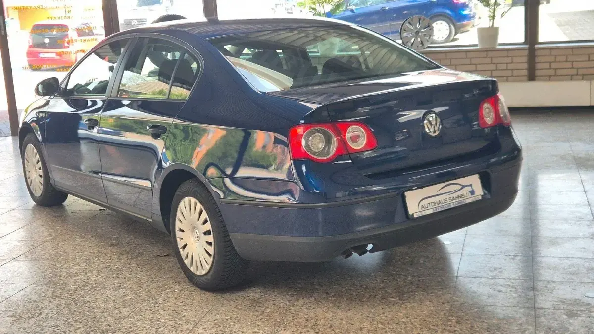 Używany VW Passat Trendline 105 KM (77 kW) 2008 Niebieski Sedan/Limuzyna