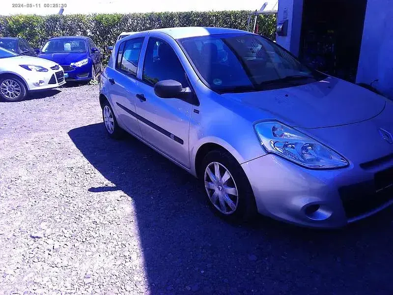 Gebraucht Renault Clio 75 PS (55 kW) 2012 Silber Kleinwagen