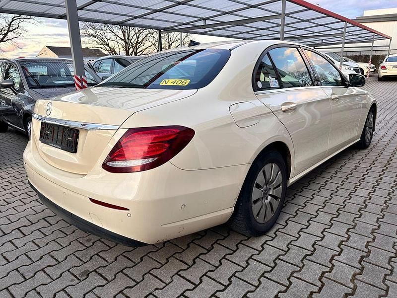Gebraucht Mercedes E200 160 PS (117 kW) 2020 Beige Limousine