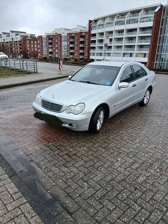 Gebraucht Mercedes 200 116 PS (85 kW) 2001 Silber Limousine