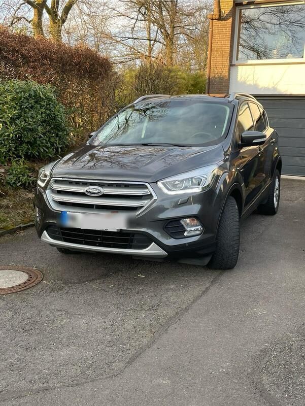 Grau Gebraucht 2018 Ford Kuga Cool & Connect SUV | 11.900 € (Guter Preis) - Bild 1/4