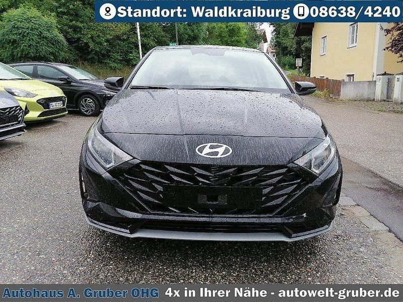 Neu Hyundai i20 Trend 101 PS (74 kW) 2025 Phantom black Kleinwagen