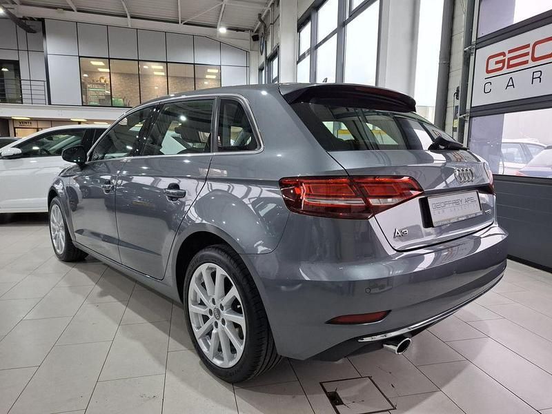 Gebraucht Audi A3 Design 116 PS (85 kW) 2017 Grau Limousine