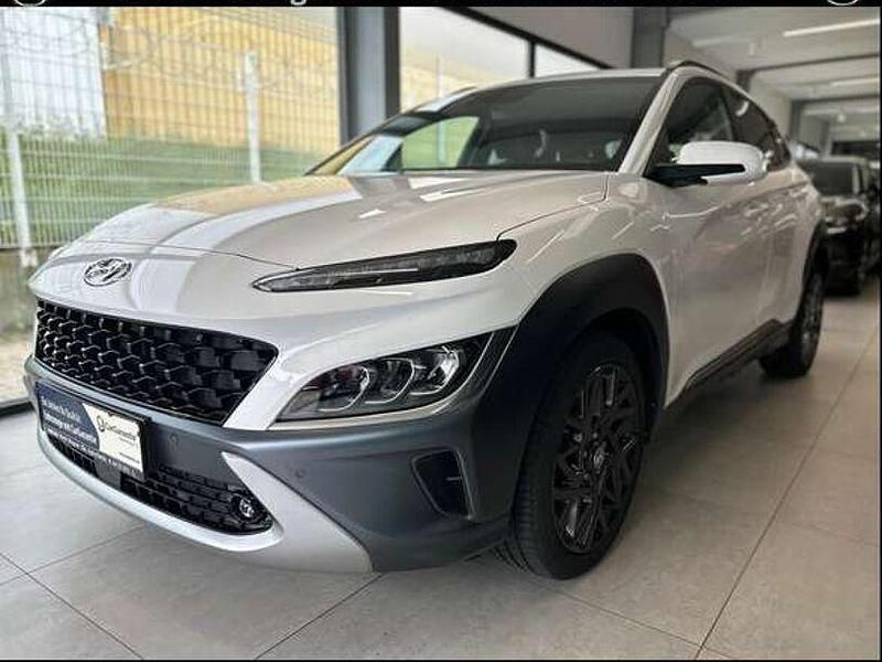 Atlas white / sol Gebraucht 2021 Hyundai Kona Prime SUV | 20.990 € (Fairer Preis) - Bild 1/3