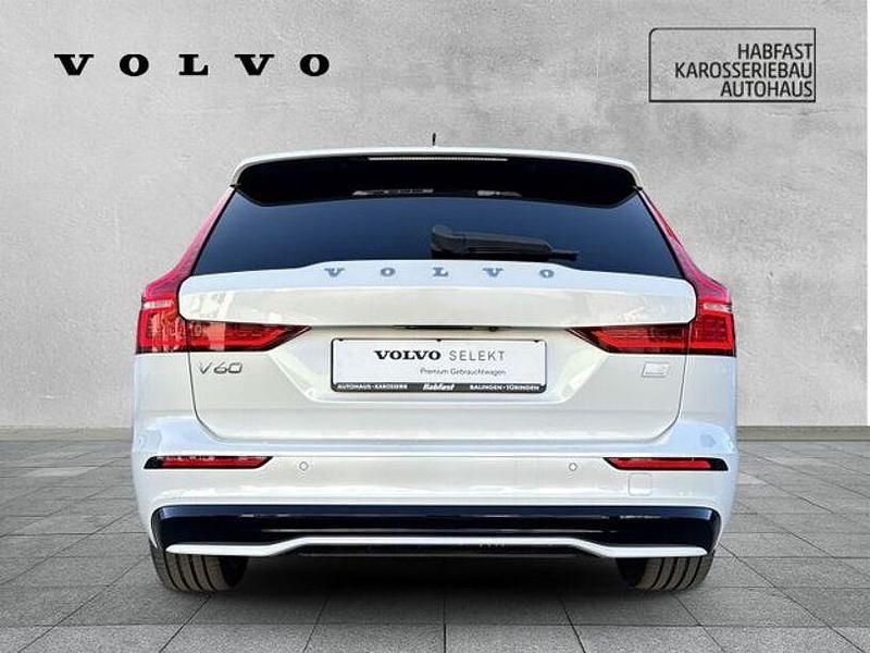 Gebraucht Volvo V60 Plus 398 PS (292 kW) 2022 Crystal white pearl / metallic (metallic) Kombi