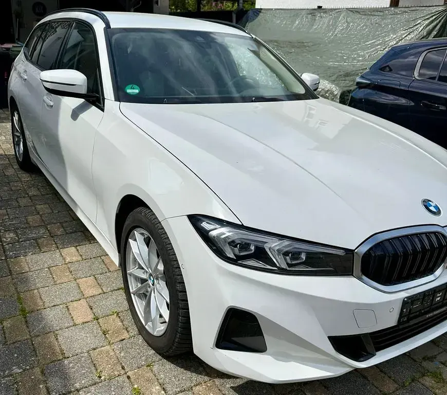 Gebraucht BMW 320 Sport Line 190 PS (139 kW) 2023 Weiß Kombi