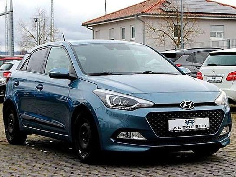 Gebraucht Hyundai i20 84 PS (61 kW) 2017 Blau Kleinwagen