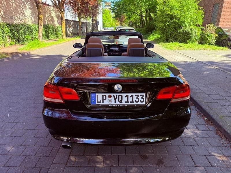 Gebraucht BMW 320 Cabriolet 170 PS (125 kW) 2008 Schwarz Cabrio