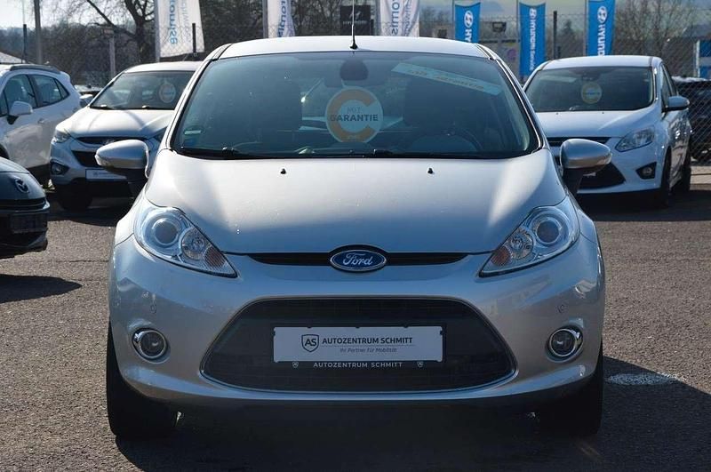 Gebraucht Ford Fiesta Titanium 82 PS (60 kW) 2010 Grau Kleinwagen