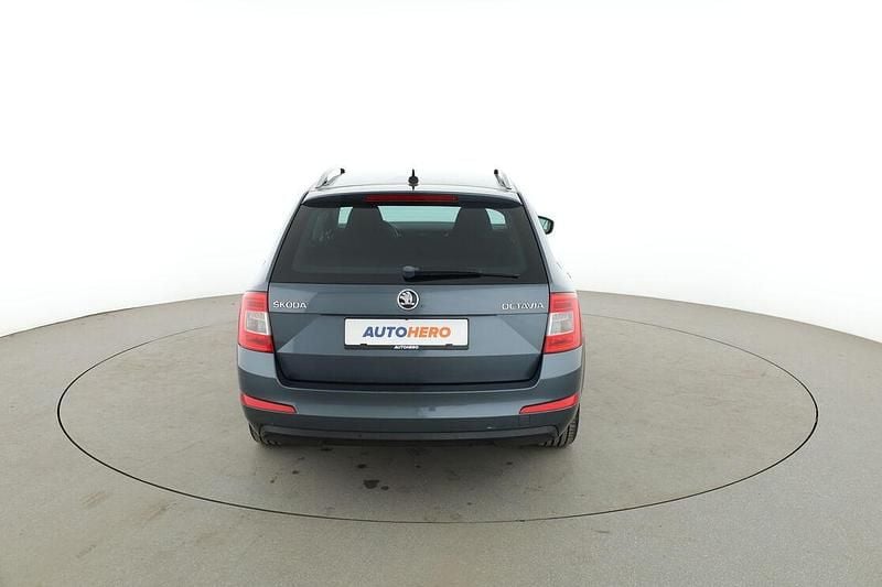 Gebraucht Skoda Octavia Elegance 140 PS (102 kW) 2015 Grau Kleinwagen