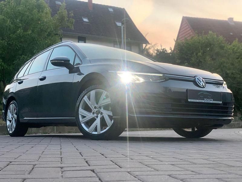Gebraucht VW Golf VIII Life 110 PS (80 kW) 2023 Grau Kombi