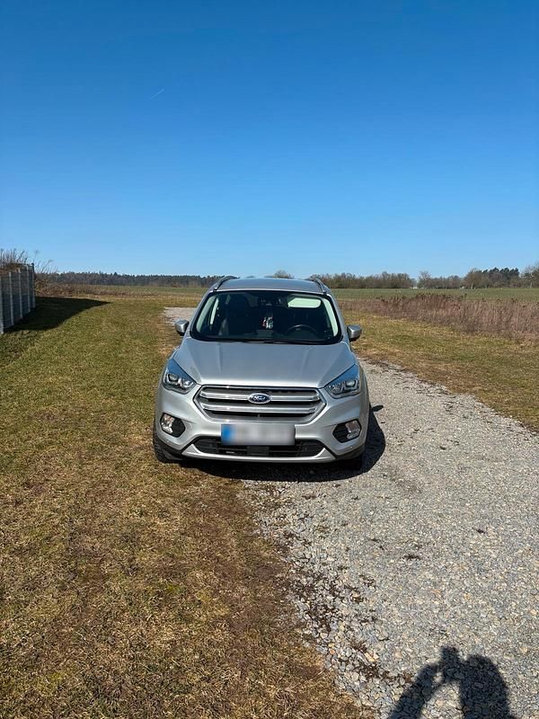 Gebraucht Ford Kuga 150 PS (110 kW) 2018 Silber SUV