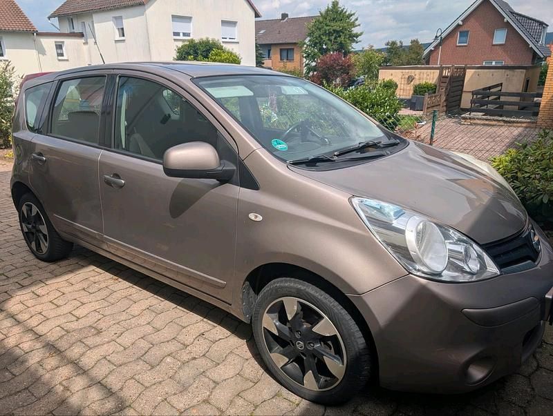 Grau Gebraucht 2011 Nissan Note Van / Kleinbus | 2.390 € (Fairer Preis) - Bild 1/3