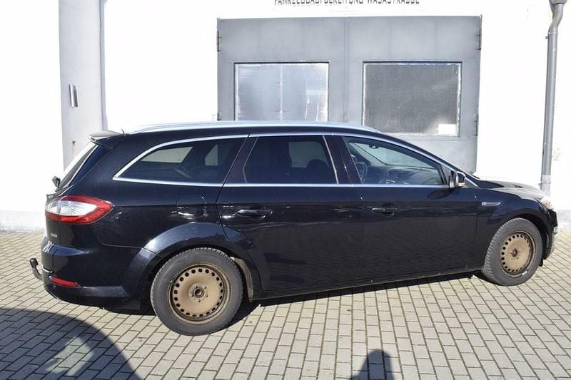 Gebraucht Ford Mondeo 116 PS (85 kW) 2013 Schwarz Limousine