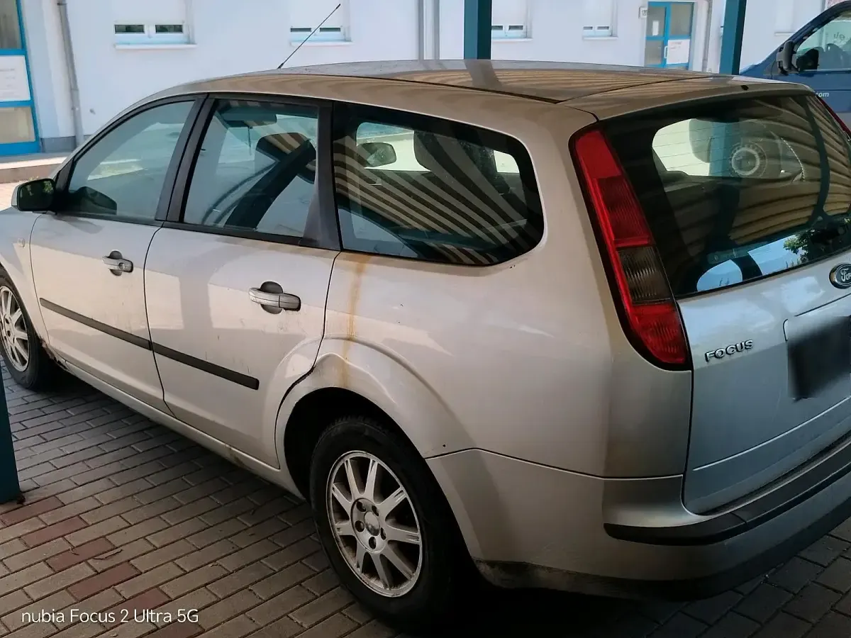 Gebraucht Ford Focus 100 PS (73 kW) 2007 Silber Kombi